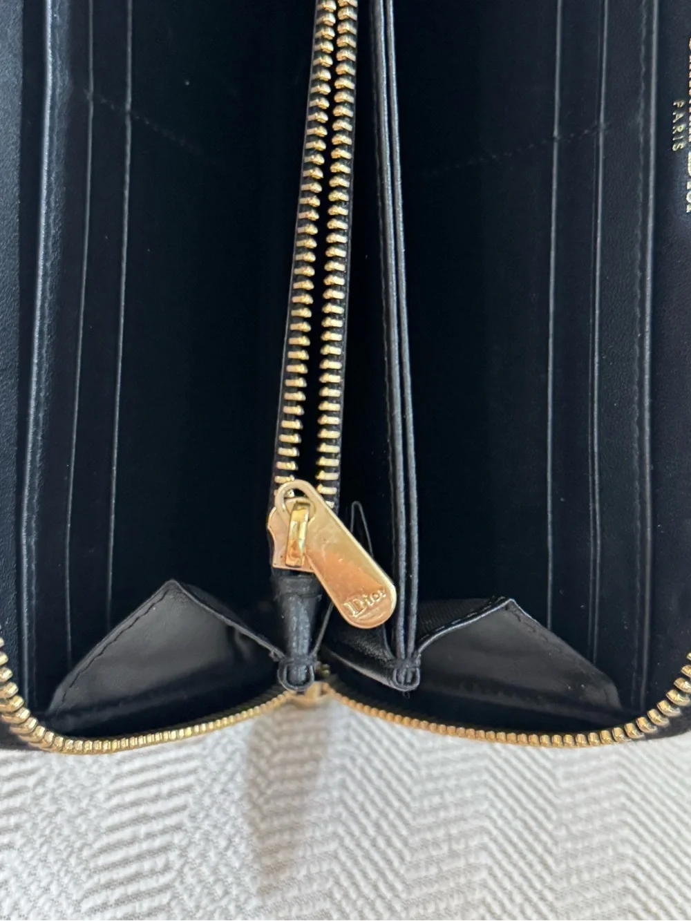 Dior 30 Montaigne Voyageur long wallet black authentic
